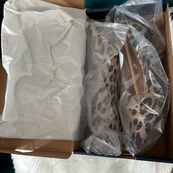 Brand new in box Cole Haan leopard print heels, size 10B - Picture 9 of 9